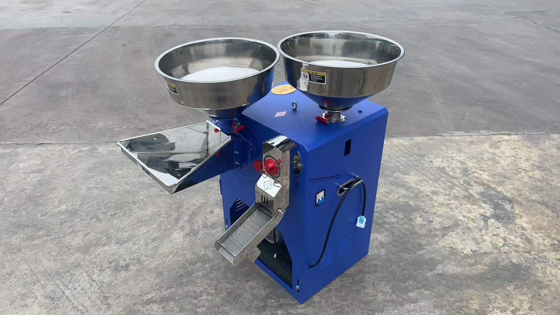 New rice threshing and crushing machine Household small fine bran rice miller Co