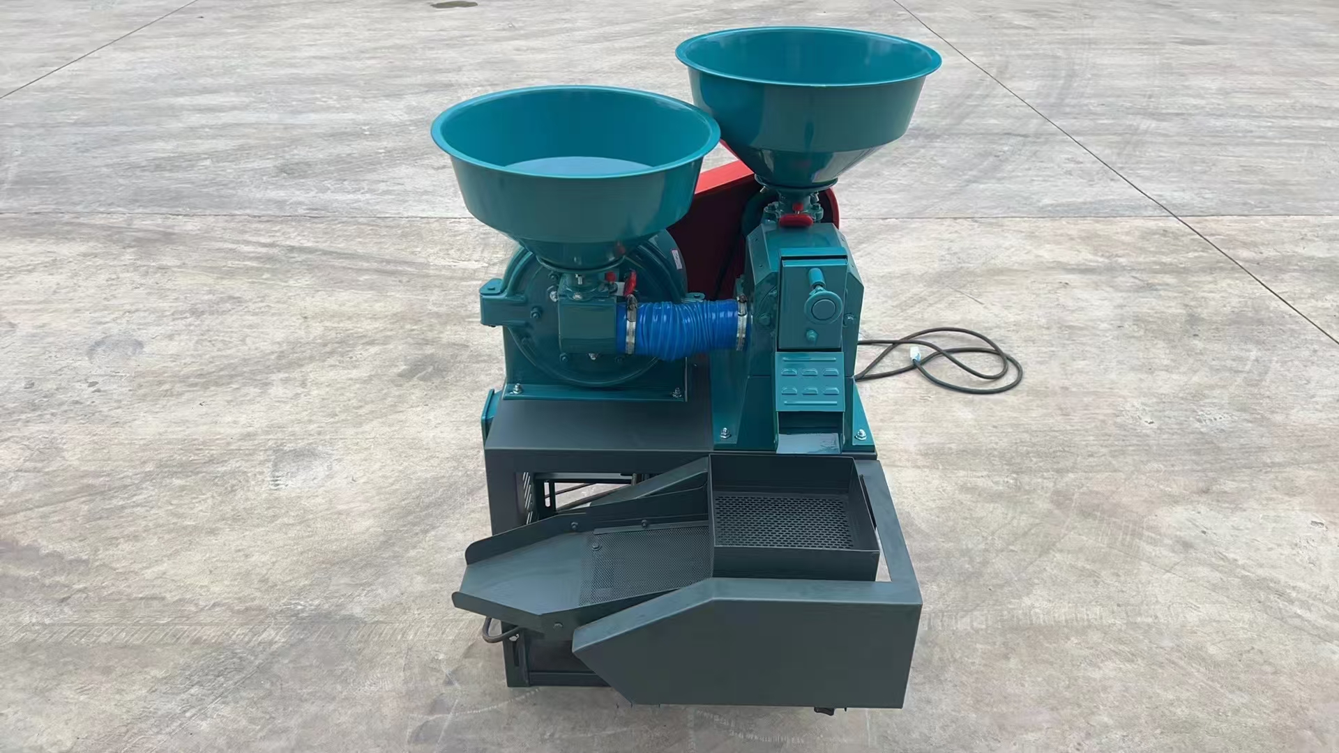 New rice threshing and crushing machine Household small fine bran rice miller Co